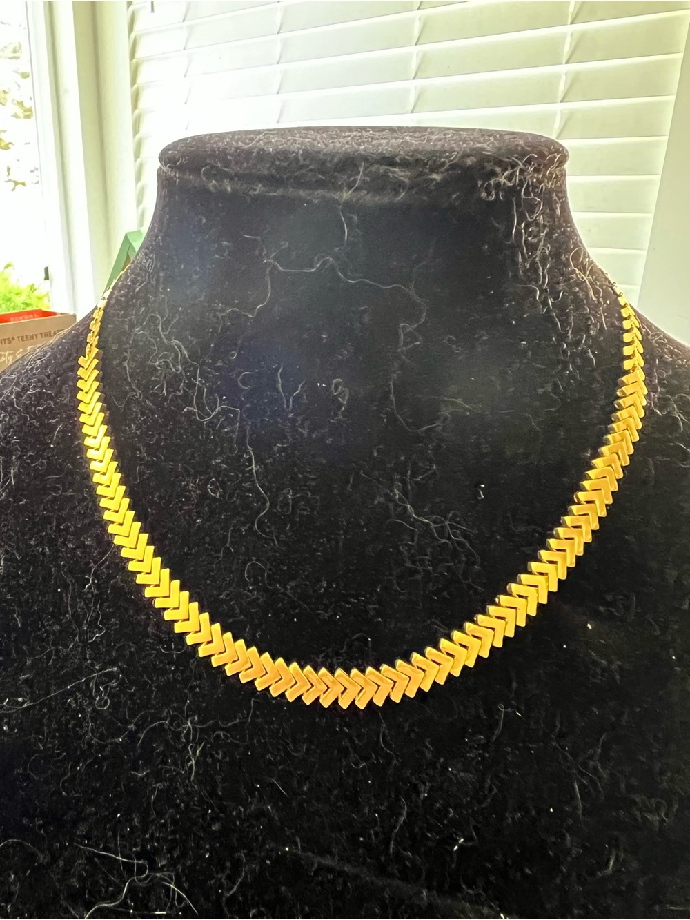 Madewell gold tone chevron collar chain necklace. 15” with 3” extender.